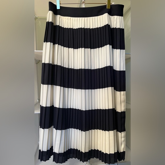 JCREW FULL pleaded skirt size 10, NWT - Picture 4 of 4